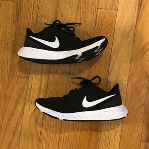 Women’s NIKE Revolution 5 Running Shoe